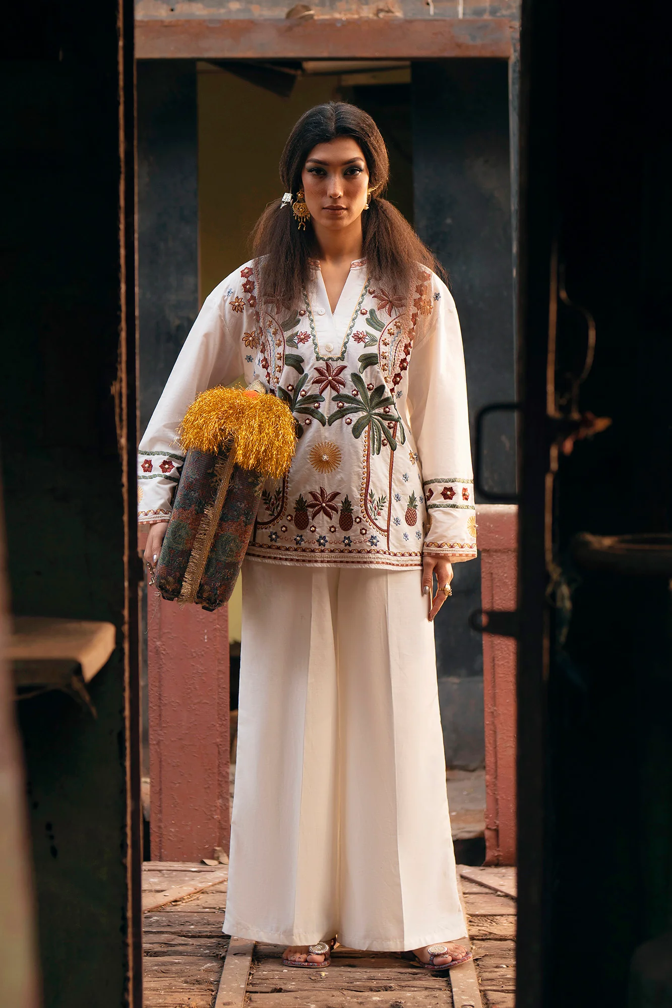 EMBROIDERED SHIRT (E0713/119/002) - Image 4