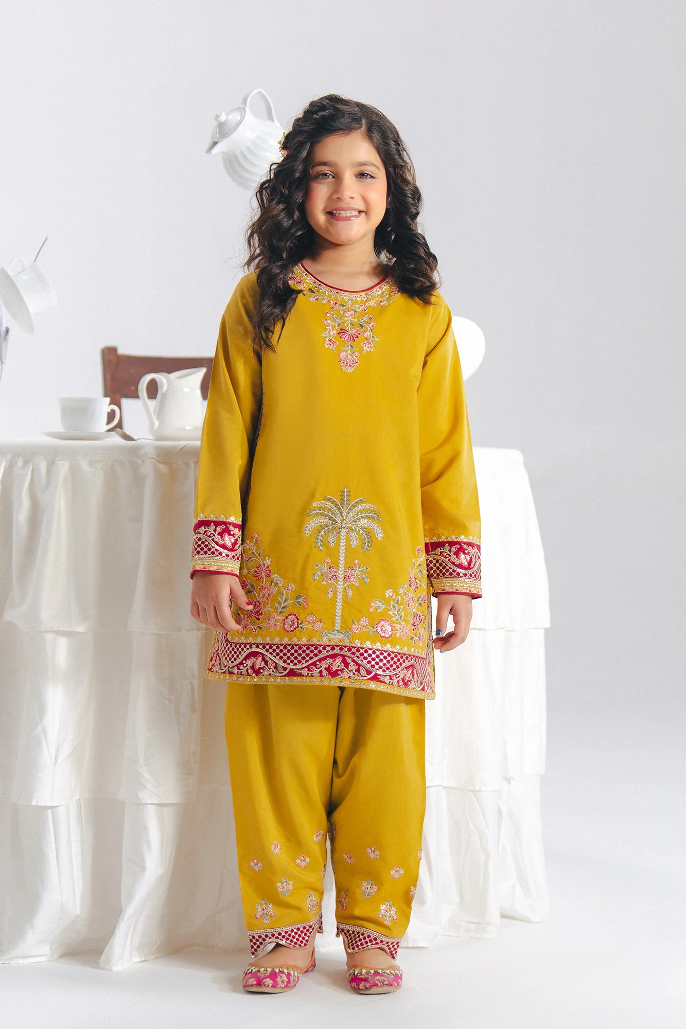 EMBROIDERED SUIT (E0922/404/104 E0922/304/104)