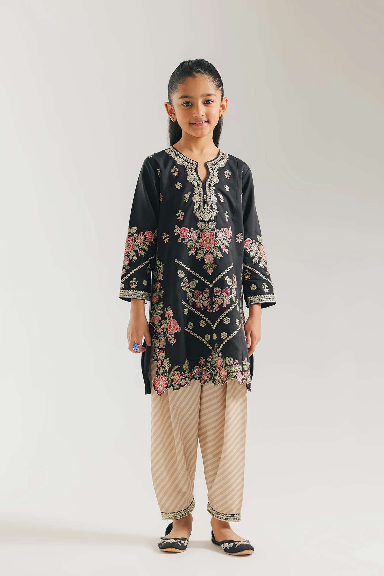 EMBROIDERED SUIT (E0924/404/901 E0924/304/901)