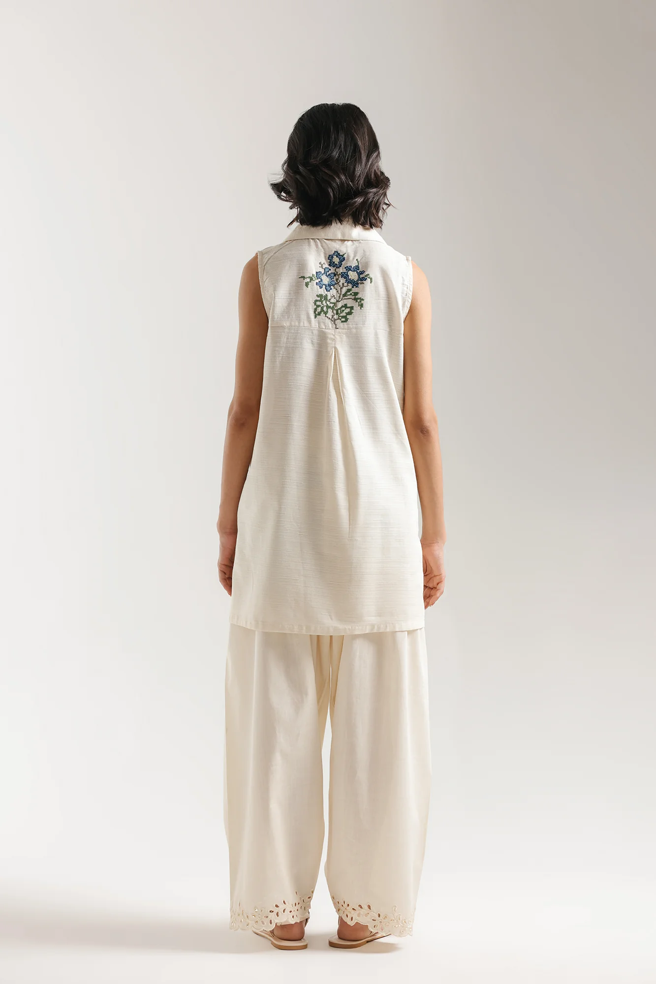 EMBROIDERED KURTI (E7916/102/002) - Image 4