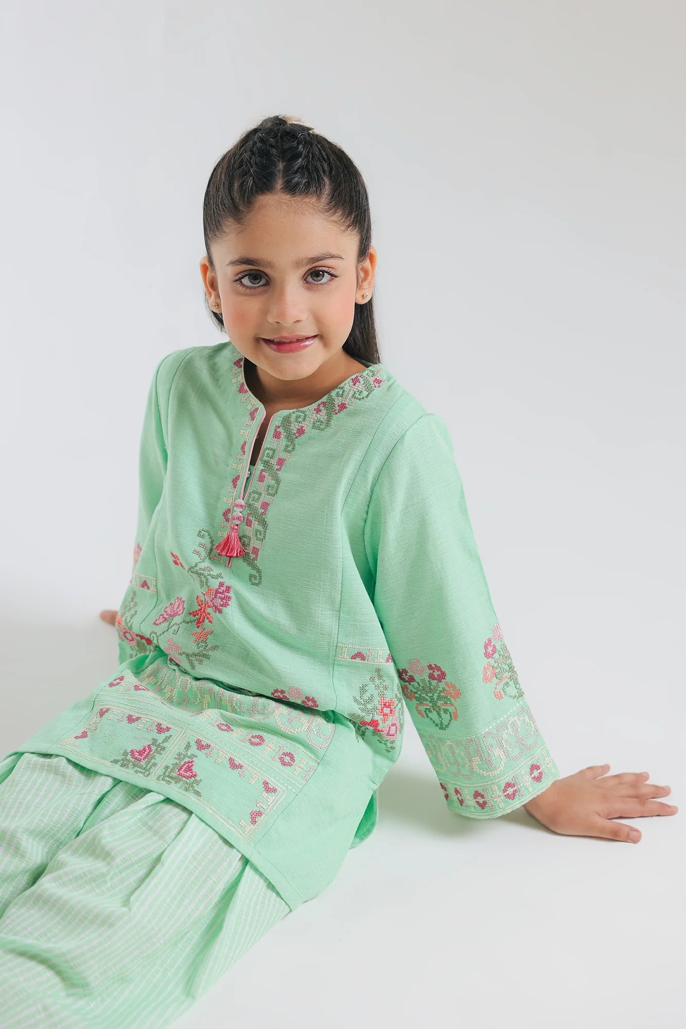 EMBROIDERED SUIT (E1518/402/718 E1518/302/718)