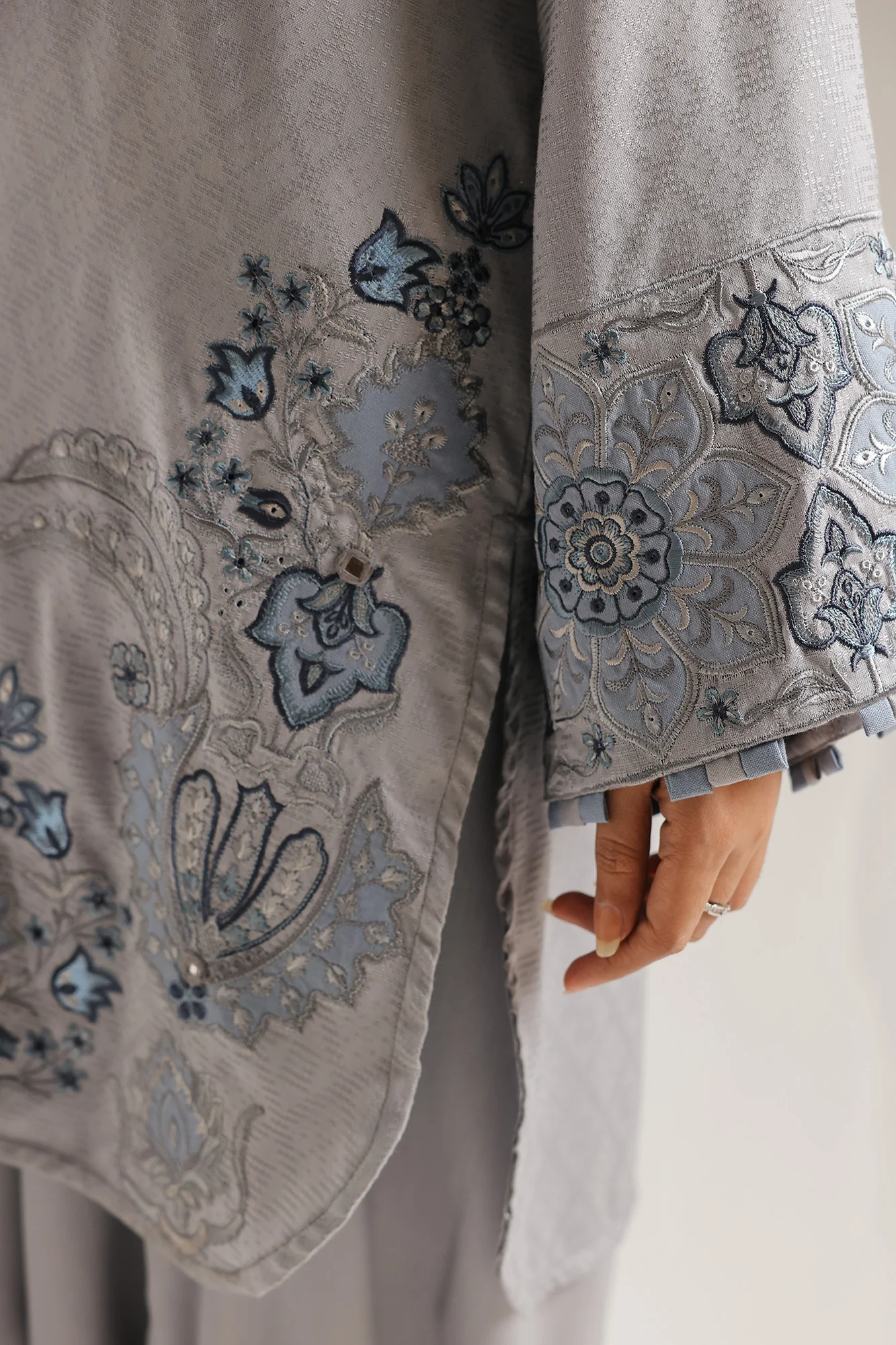 EMBROIDERED SUIT (E6966/102/909) - Image 4