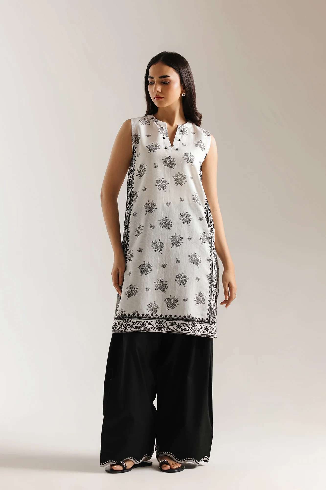 EMBROIDERED SUIT (E7723/102/002) - Image 3