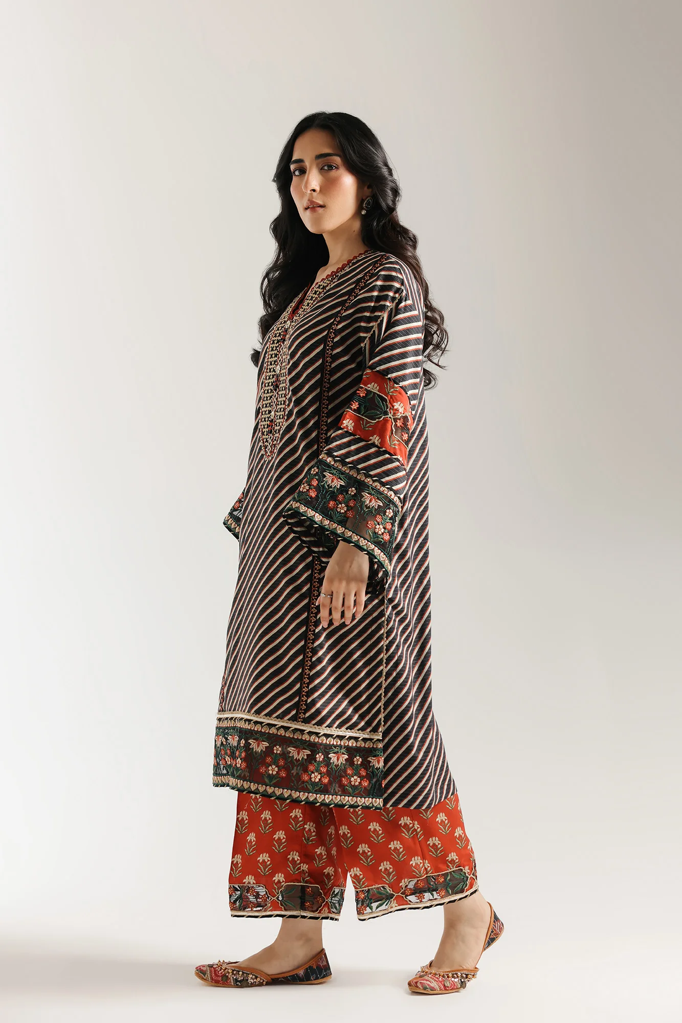 EMBROIDERED SUIT (E3453/103/901) - Image 3