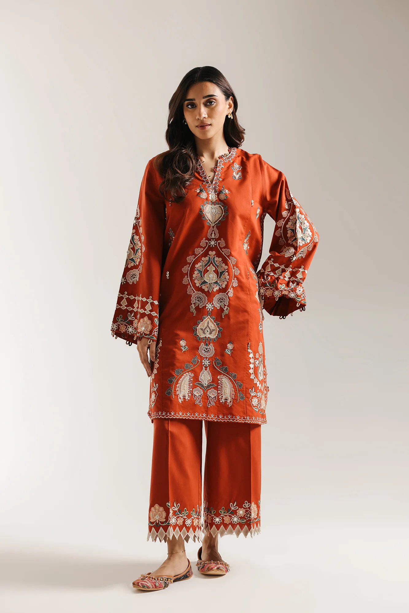 EMBROIDERED SUIT (E3480/103/305)