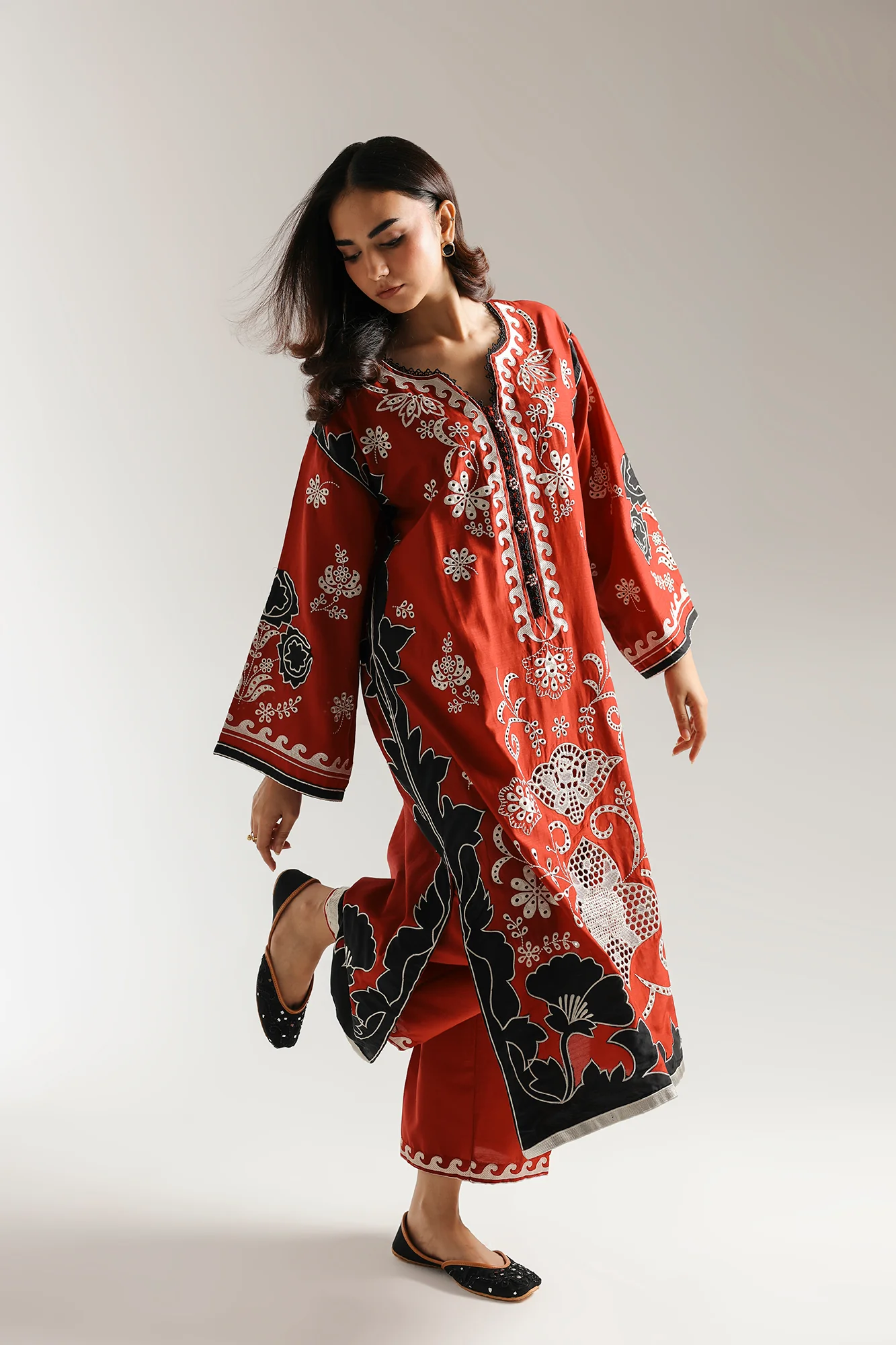 EMBROIDERED SUIT (E3520/103/416)