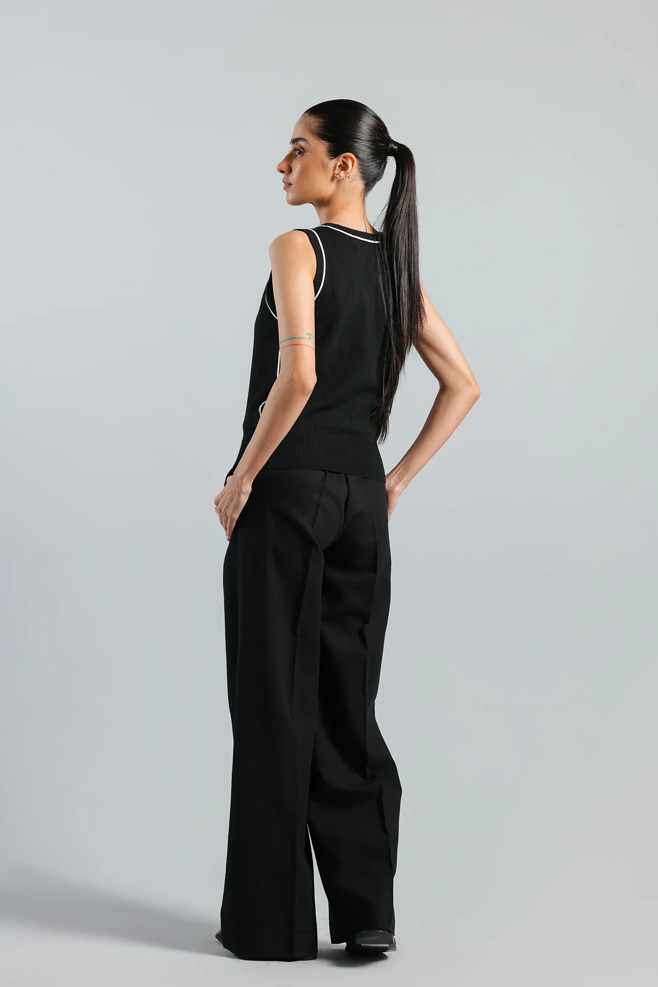 SLEEVELESS SWEATER (E2058/108/902) - Image 3