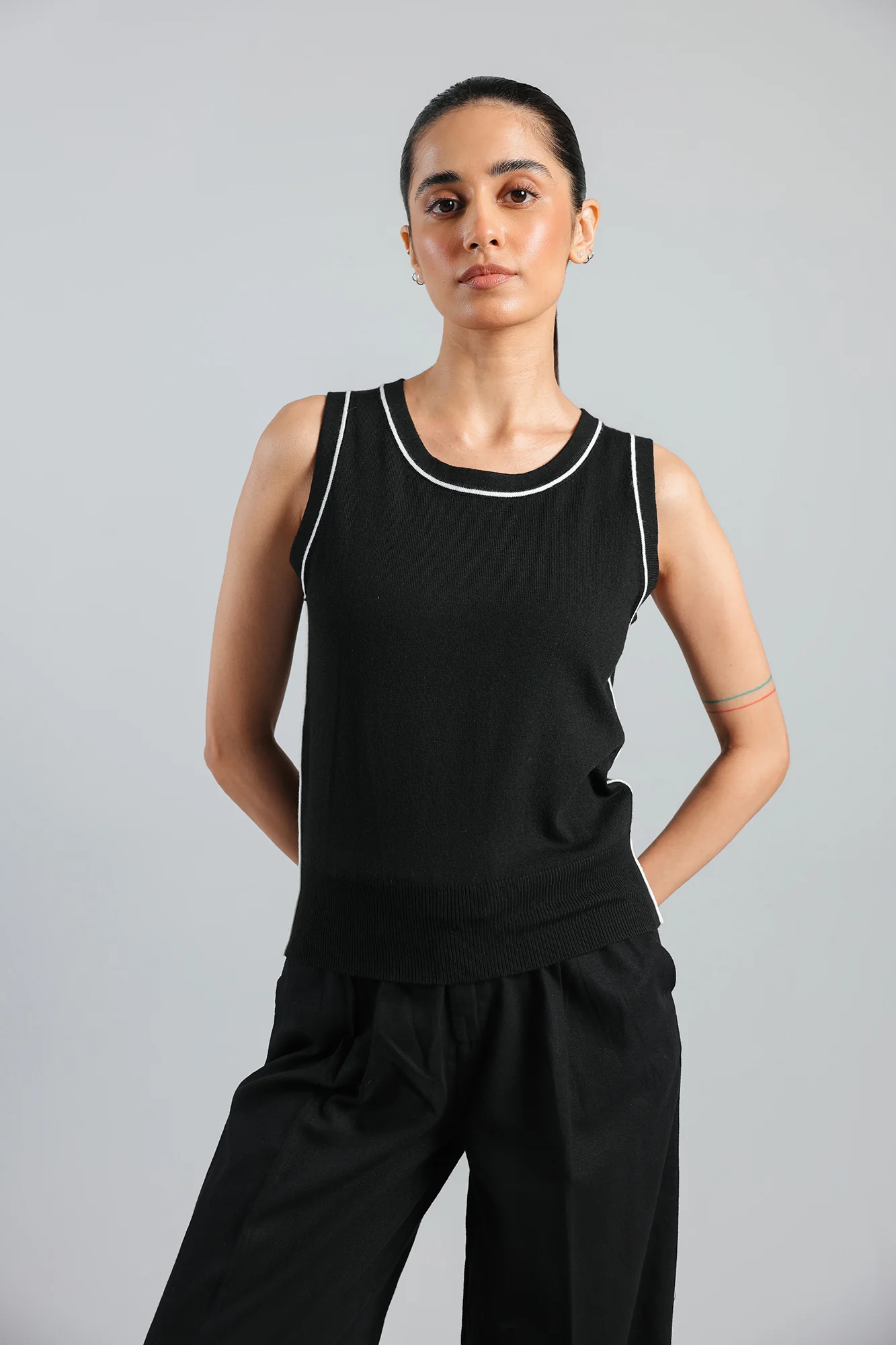 SLEEVELESS SWEATER (E2058/108/902) - Image 4